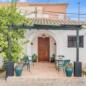 Сasa de vacaciones -iponubahomes- Centrica Casa Con Jardin Y Chimenea, Baena